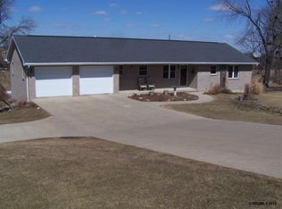 13665 Sleepy Hollow Rd, Sherrill, IA 52073