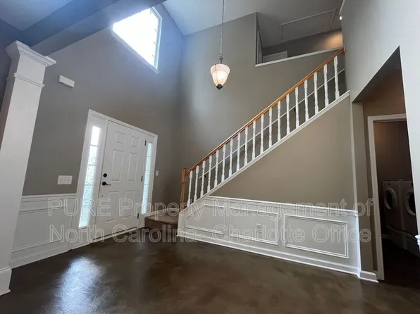 8903 Darcy Hopkins Dr, Charlotte, NC 28277