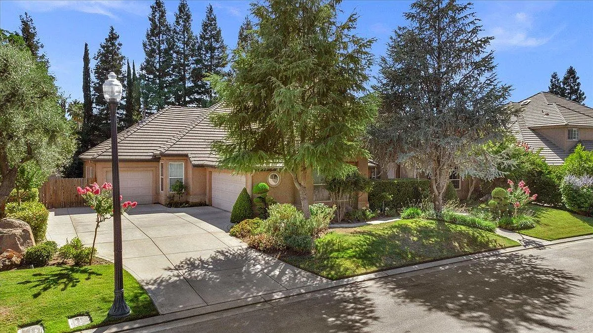 10597 N Oak Hill Cir photo 1