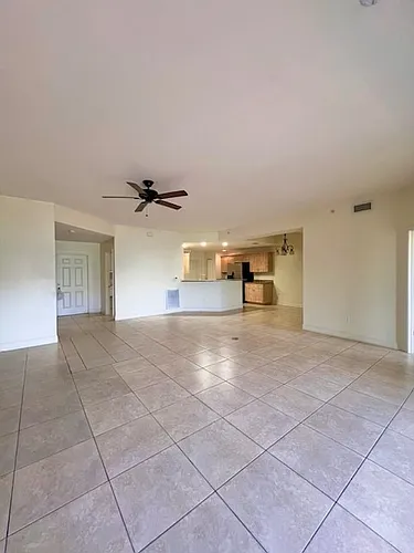724 SW 47th St #106 Photo 1