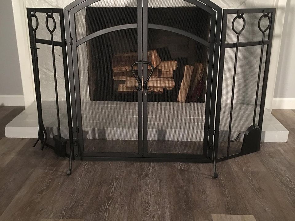 Living Room with fireplace