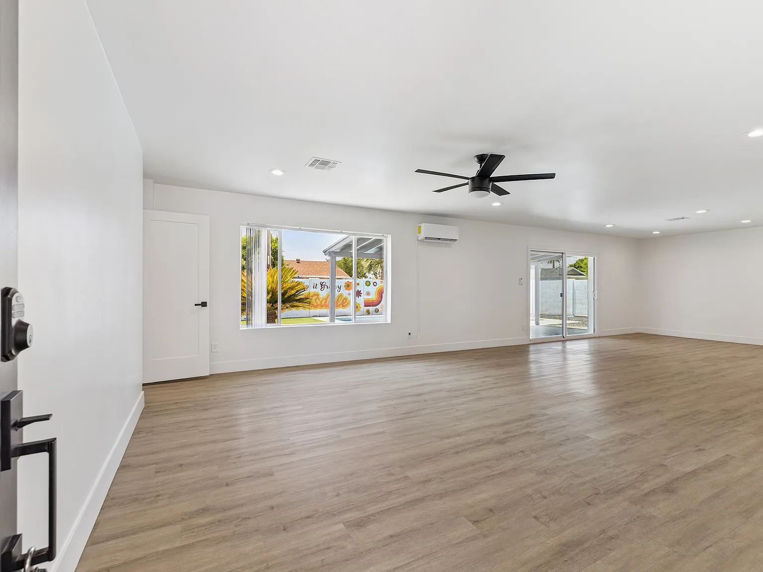 4 bed, 1923 sqft, $3,450 — Photo 2