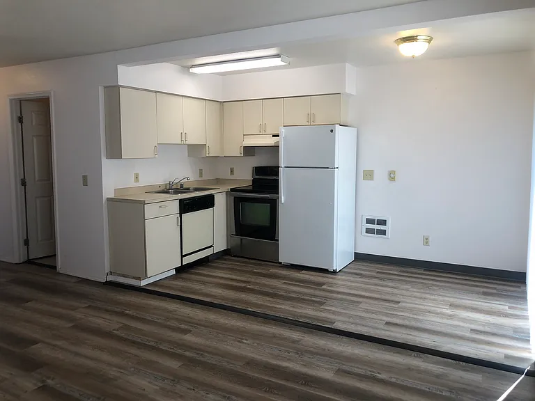 1503 NW Leland Dr #1 — Photo 4
