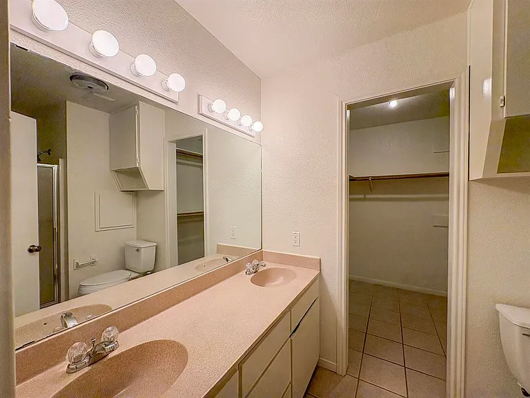 406 N Loop Dr #121 — Photo 8