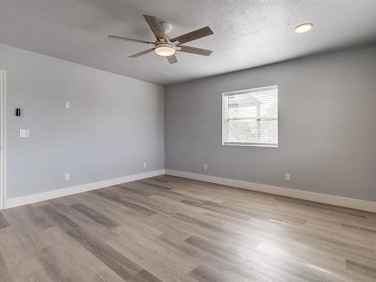 100 County Road 4140 — Photo 14