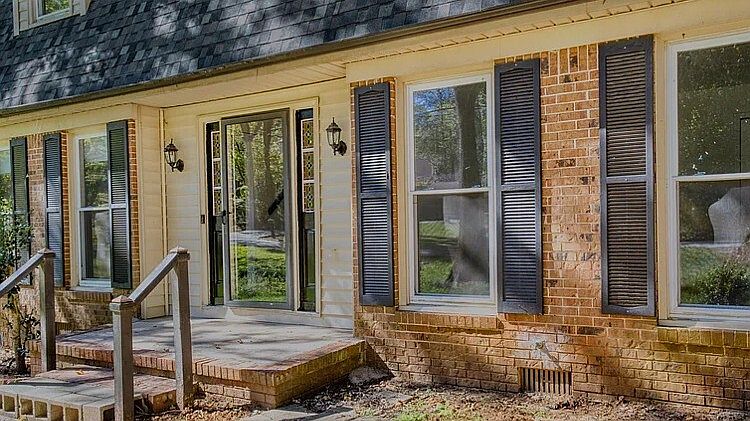 1st image of 989 Carlisle Rd