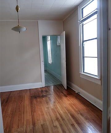 2nd image of 1032 Cadiz St