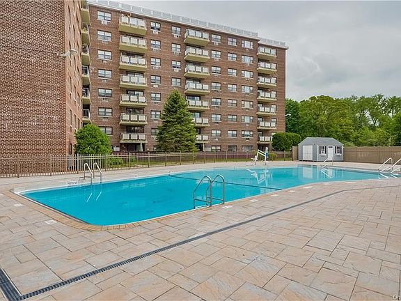 3rd image of 100 Diplomat Dr APT 5K
