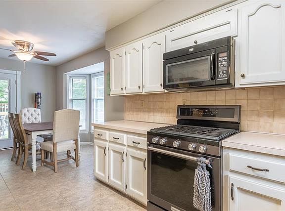 3rd image of 1604 NE Westwind Dr