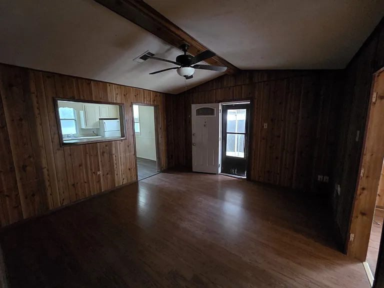 1104 Sherman St — Photo 5