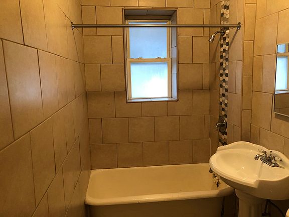 5th image of 220 Roseville Ave #103