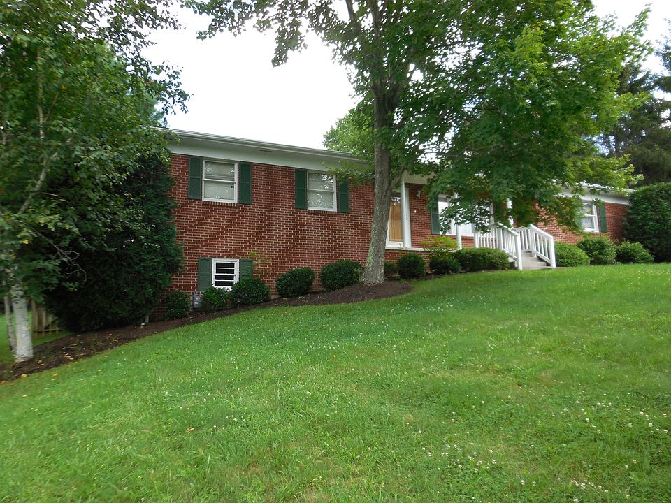 1st image of 416 Shady Oak Ln