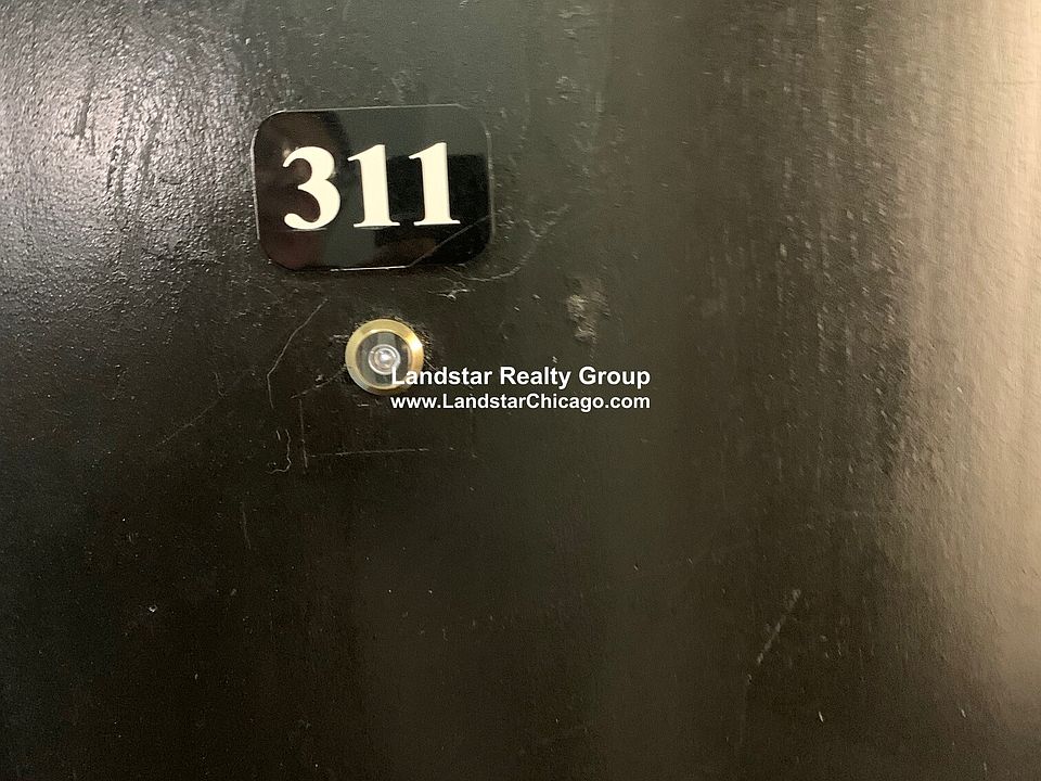 1st image of 7445 N Greenview Ave #311