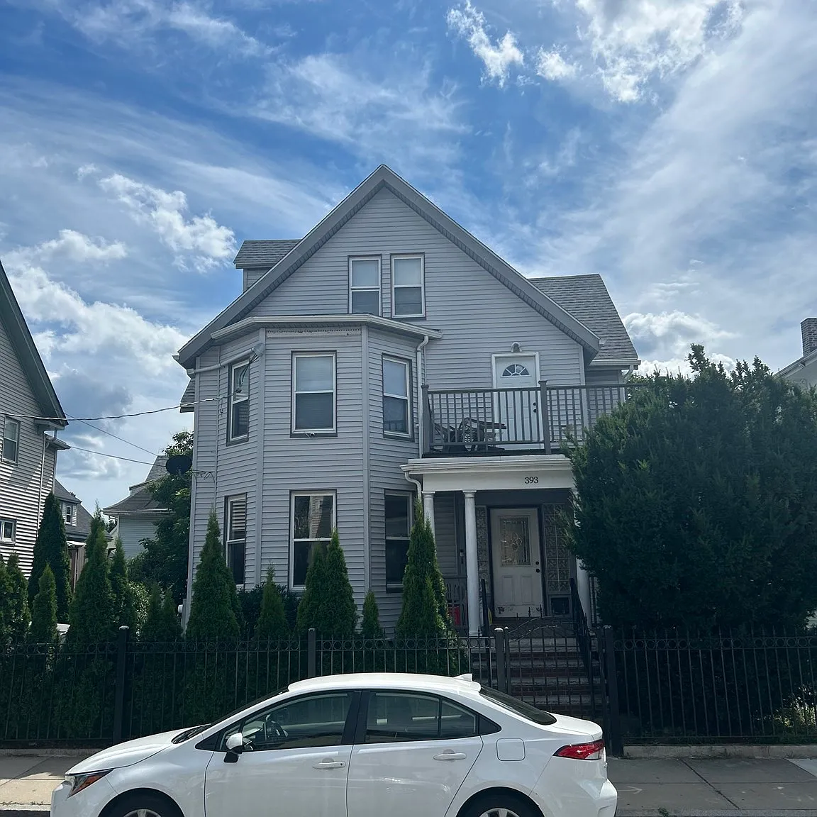 3 bed, 1.0 bath, 1400 sqft, $3,000 — Photo 1