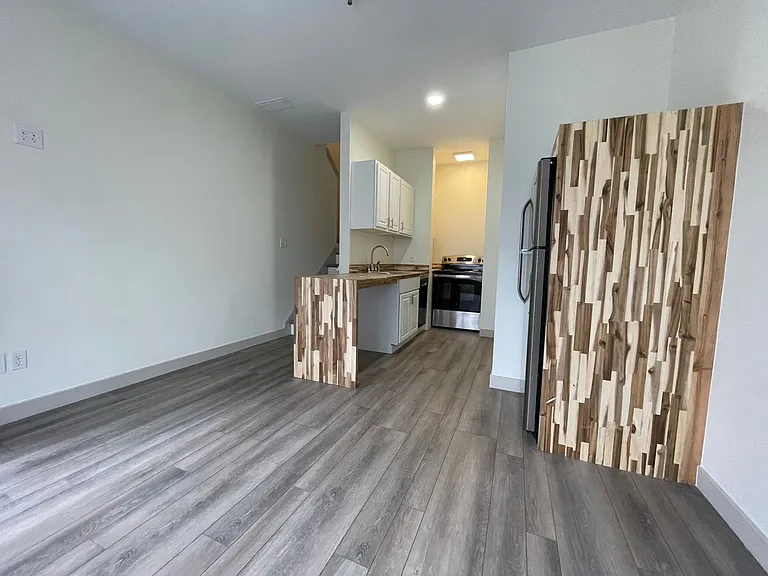125 N Washington St — Photo 161