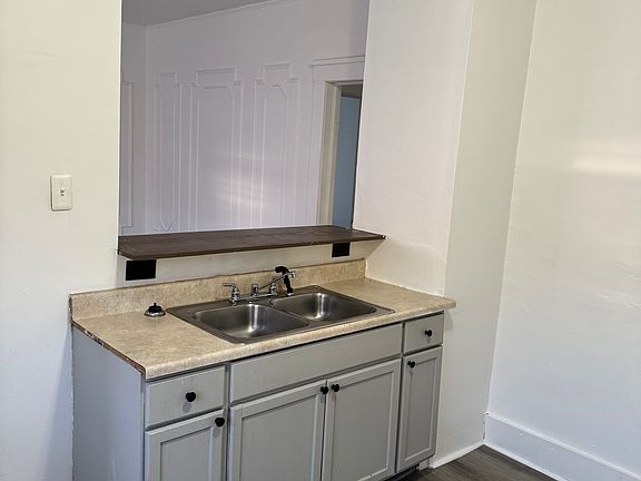 3rd image of 1926 Clements St