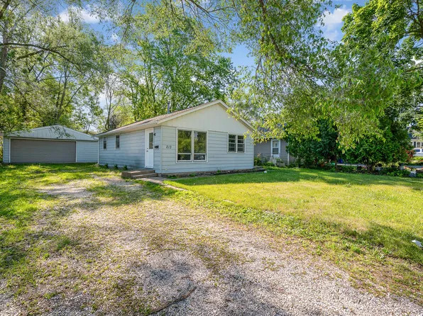 213 Brierhill Dr, Round Lake Park, IL 60073