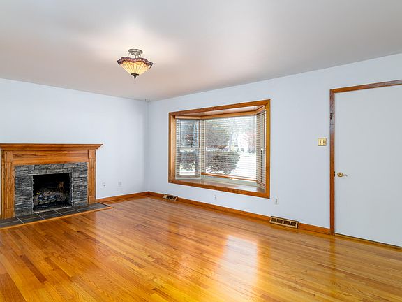 4th image of 3856 Bower Rd
