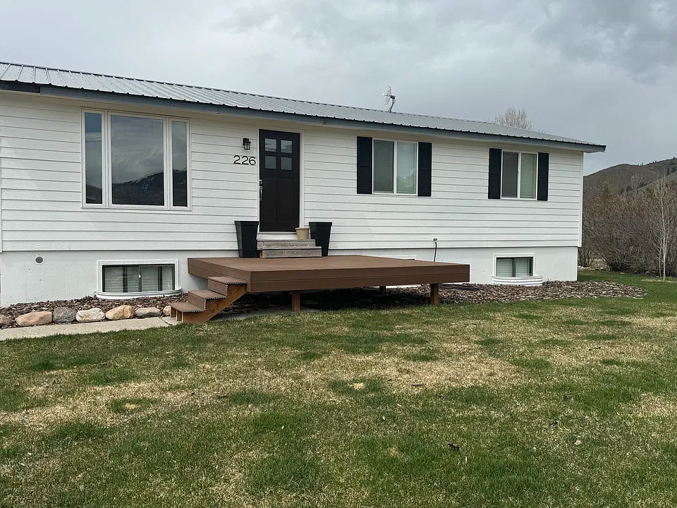 226 Cottonwood Dr