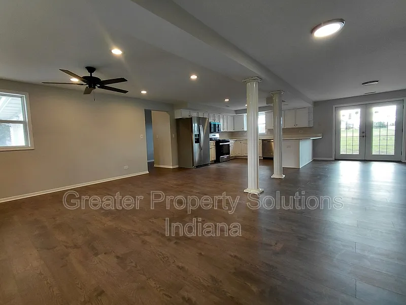 3 bed, 2.0 bath, 1776 sqft, $2,200 — Photo 3