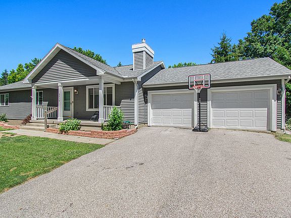 3rd image of 3219 S Sunset Dr