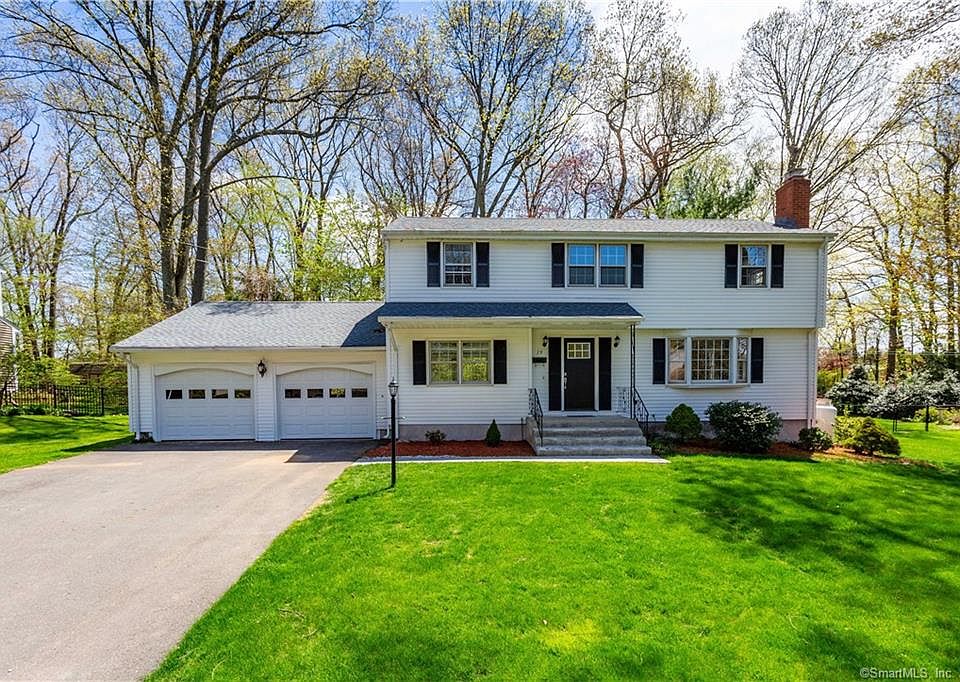 1st image of 19 Valerie Dr