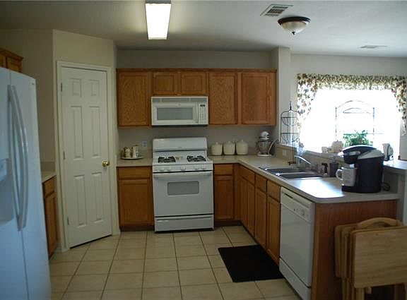 4th image of 7101 Lindentree Ln
