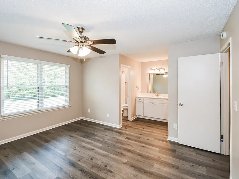 3303 Hampstead Dr — Photo 9