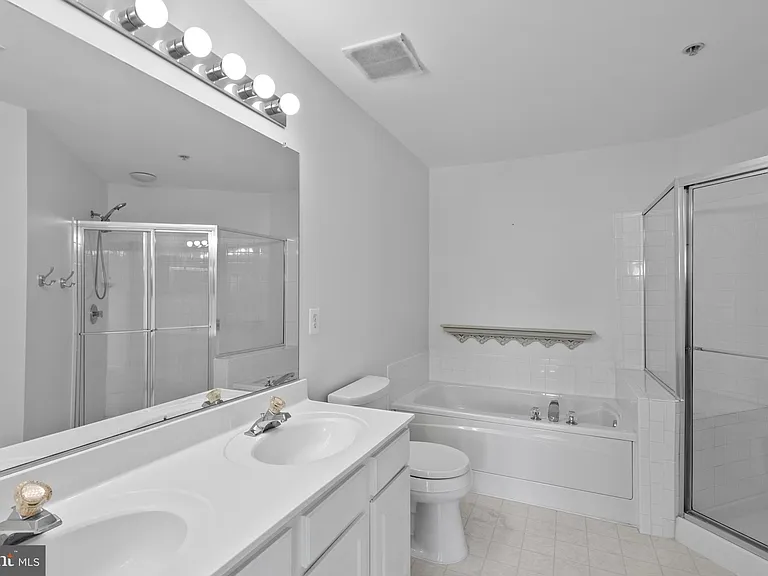 206 Heathwalk St #B — Photo 16