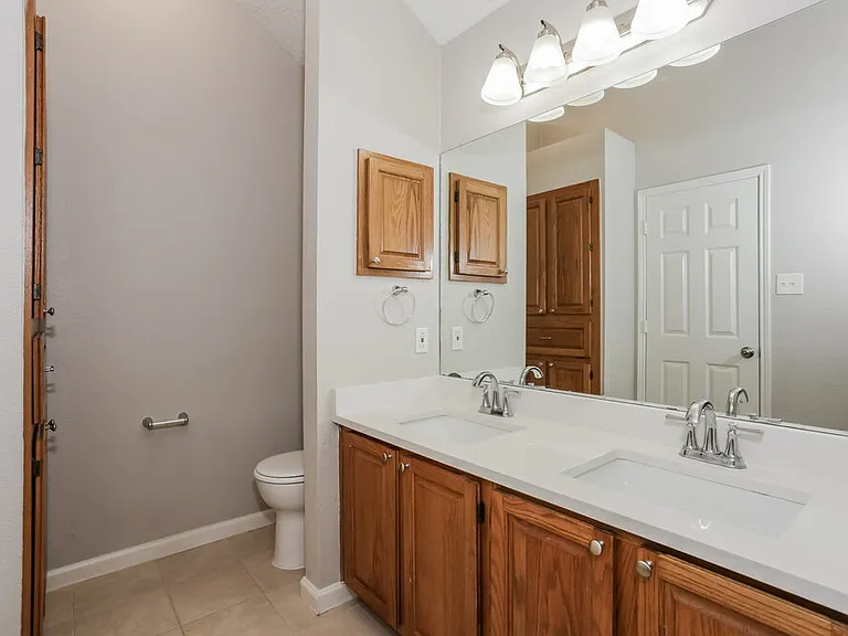 9004 Willoughby Ct — Photo 12