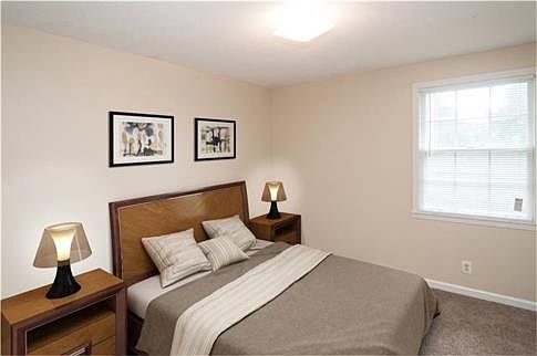 4th image of 407 Julie Dr