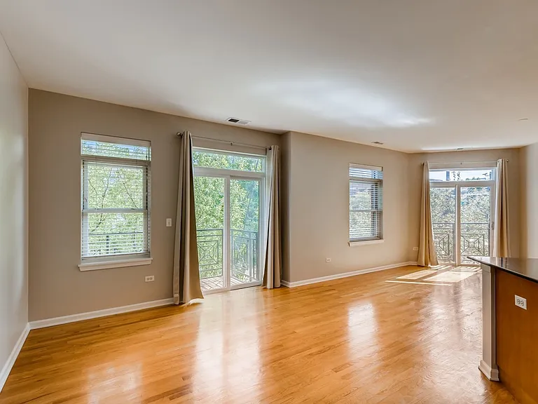 758 W 14th Pl #2B — Photo 3
