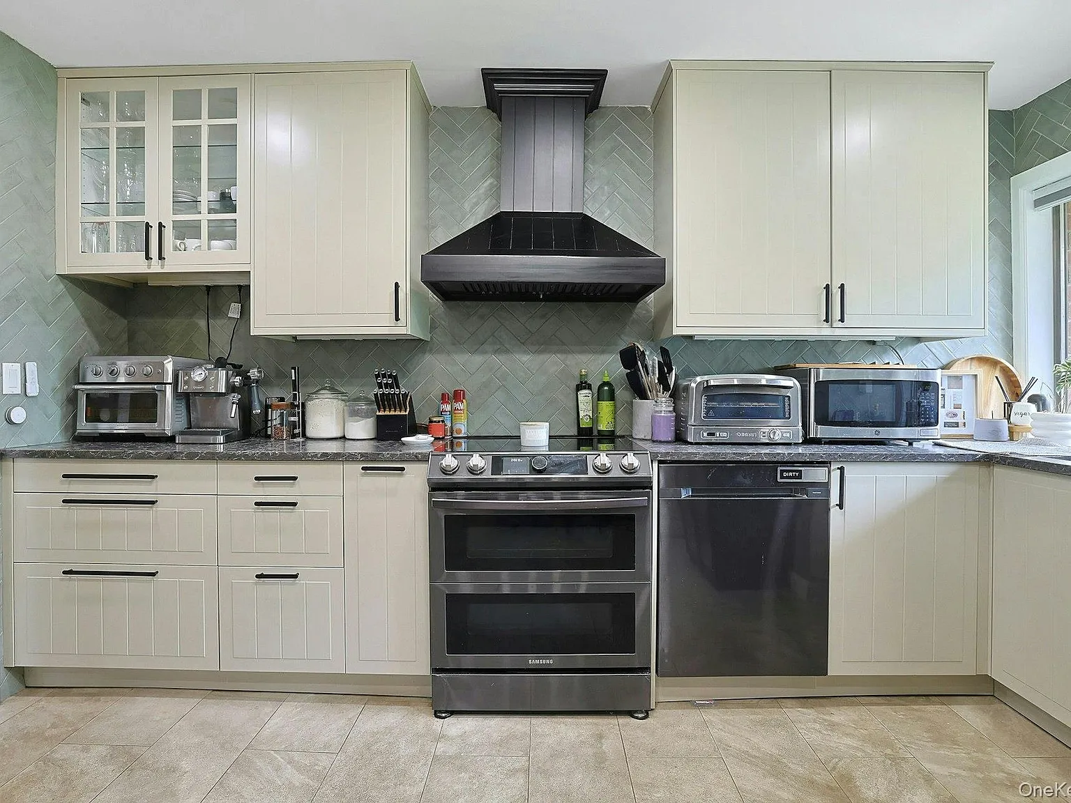 1 bed, 1.0 bath, 885 sqft, $2,600 — Photo 2