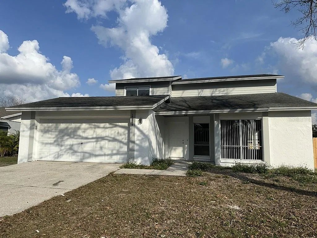 4 bed, 2.5 bath, 1881 sqft, $2,395 — Photo 1