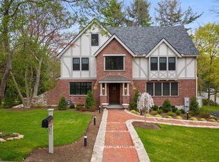5 Rockridge Rd, Wellesley, MA 02481