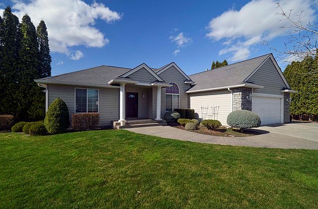 1st image of 785 SE Harvest Dr
