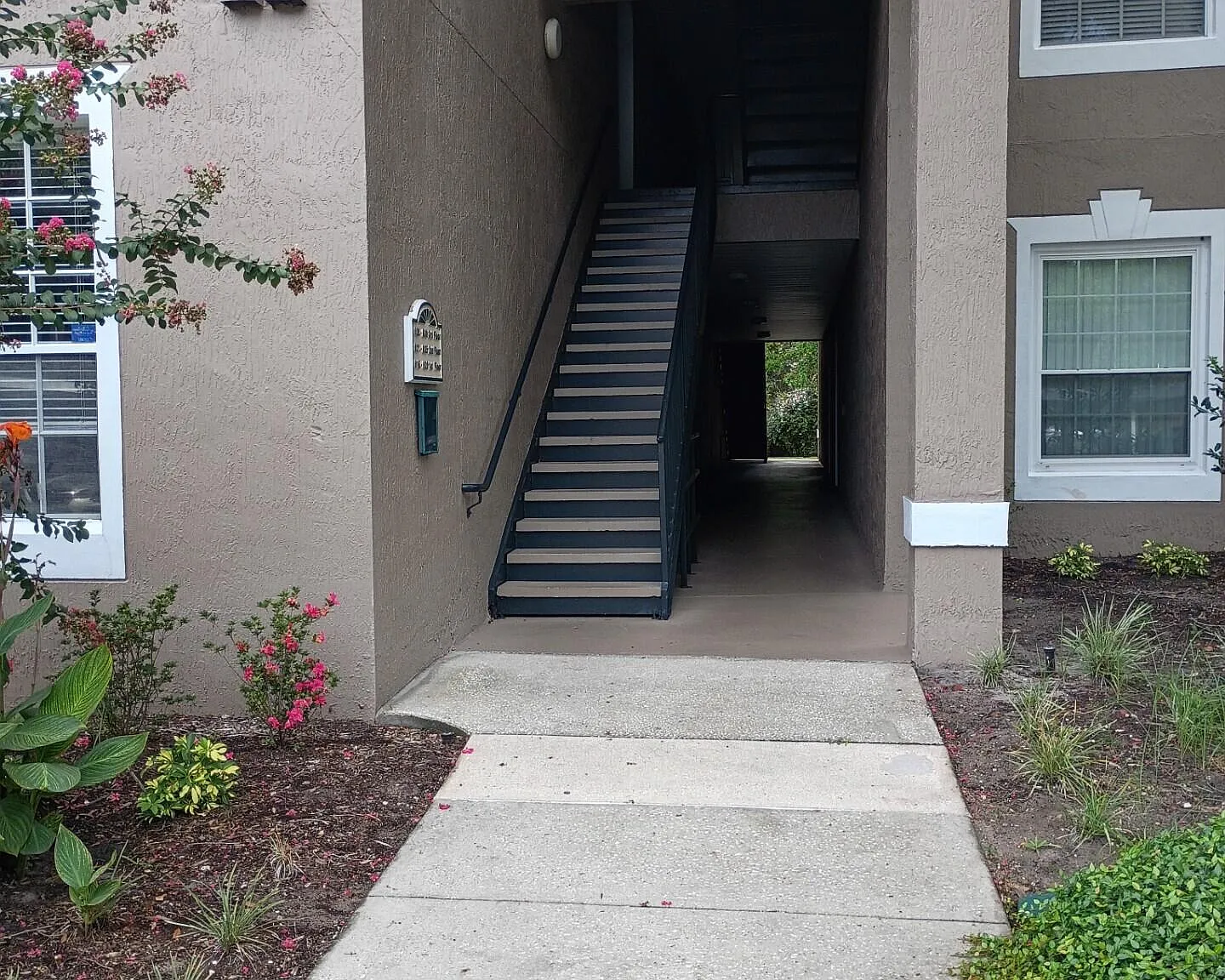 2 bed, 2.0 bath, 1050 sqft, $1,595 — Photo 2