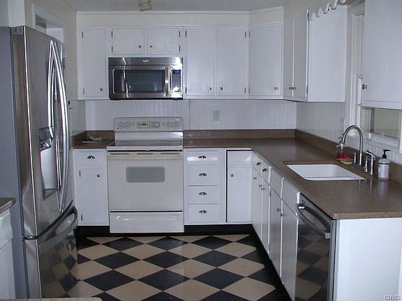 3rd image of 18 Appleridge St