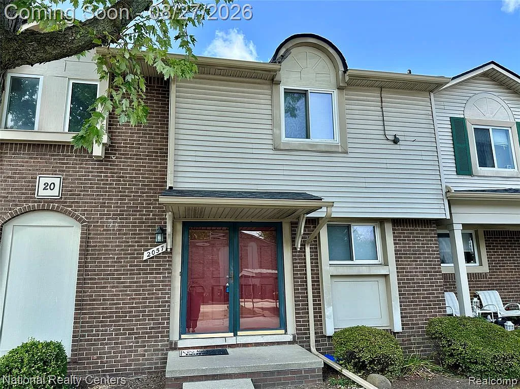 3 bed, 1.5 bath, 1517 sqft, $1,900 — Photo 2