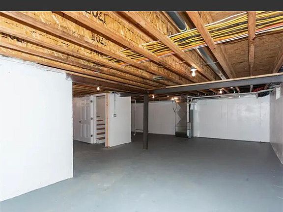 5th image of 3751 Robert Ave