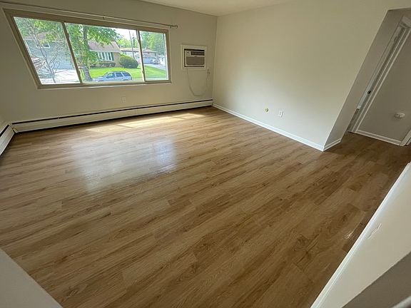 4th image of 8958 White Oak Ave APT 4