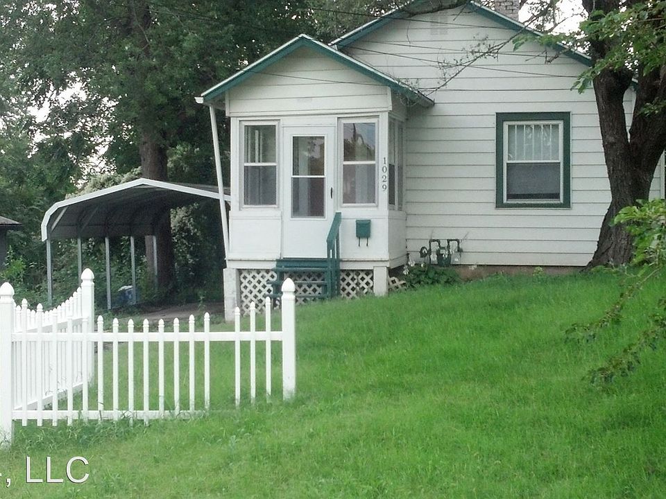 1st image of 1029 E Parker Ave