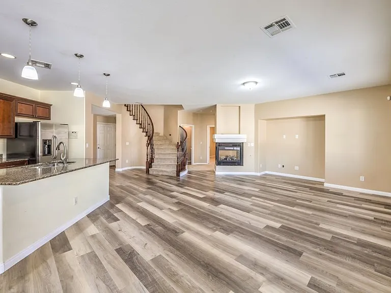 8229 Sawmill Falls St — Photo 3