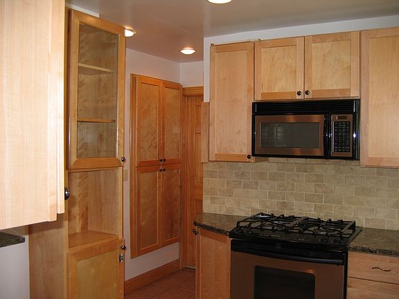 Updated Granite Gourmet Kitchen