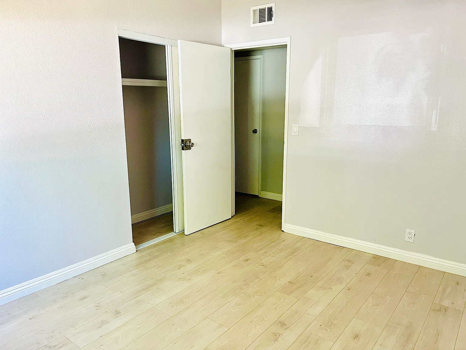 15621 California St — Photo 3