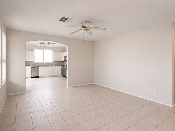 3rd image of 1009 Painted Daisy Ave