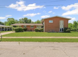 1565 S Pointe Dr, Rantoul, IL 61866