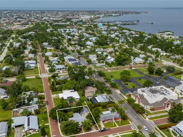 311 Gill St, Punta Gorda, FL 33950
