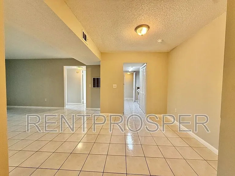 6104 Curry Ford Rd #108 — Photo 11