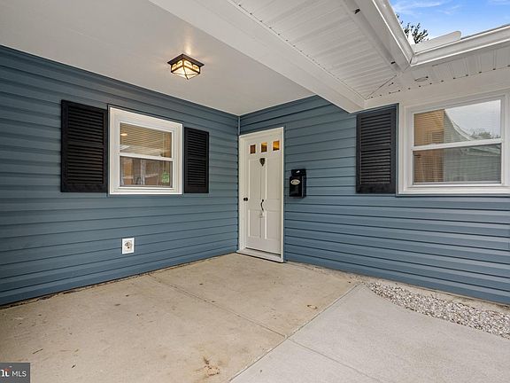 2nd image of 12211 Malin Ln